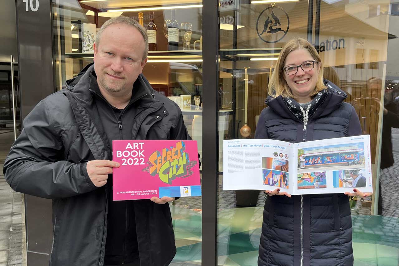 Stefan Hermanns vom städtischen Kulturamt und Anja Vollmer von der Tourist Information